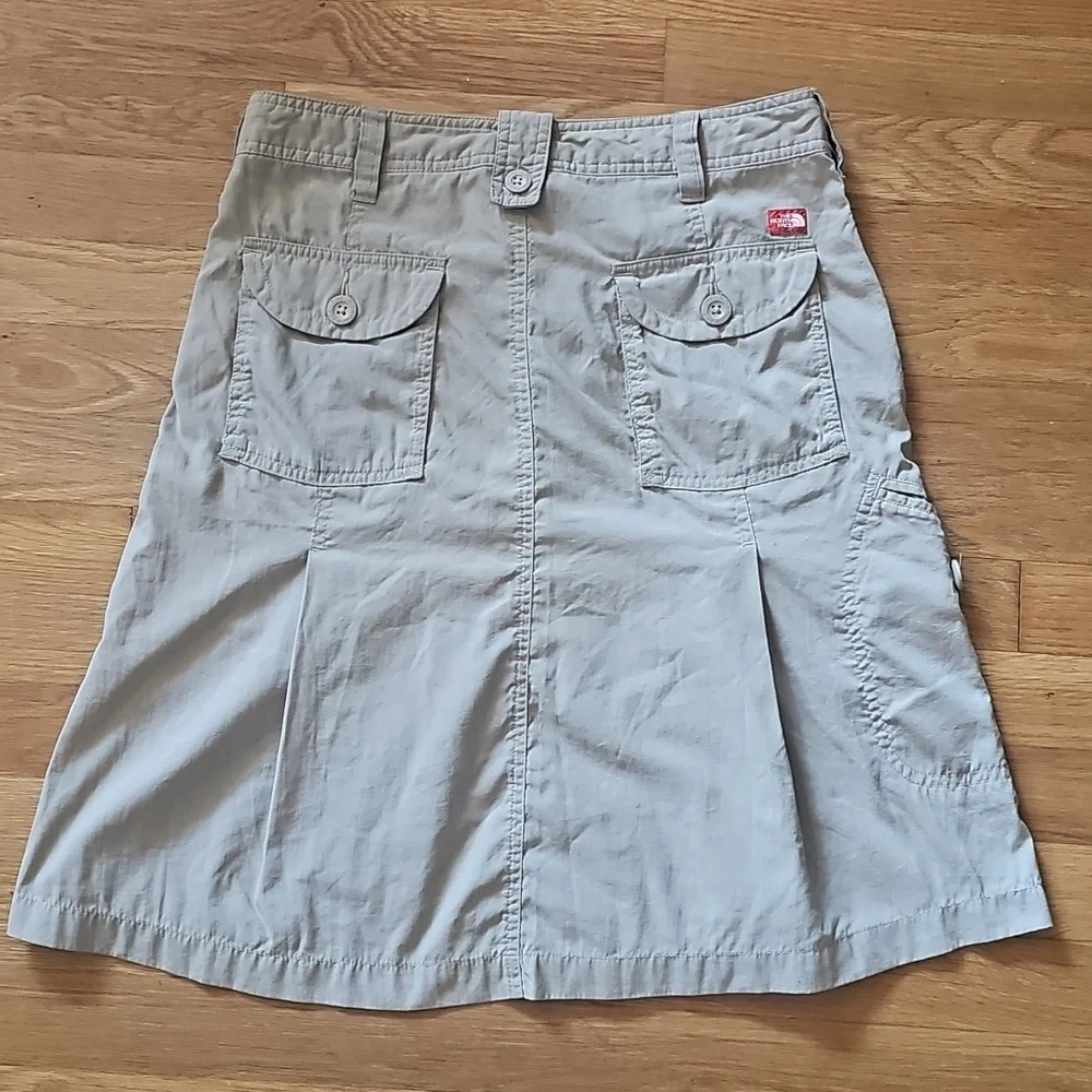 The North Face Women's Size 6 Tan Khaki Outdoor Cargo Nylon Hiking Outdoor Skirt - Picture 2 of 12